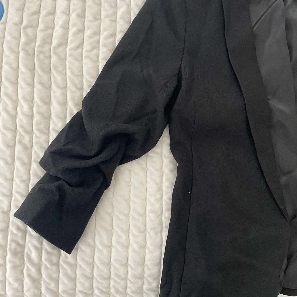 H&M Black Blazer Ruched Sleeves -  Size S - with tags attached - Picture 5 of 7